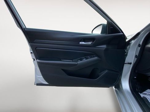 Used 2024 Nissan Altima 2.5 SV image 16