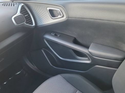 Used 2024 Kia Soul LX FWD image 13