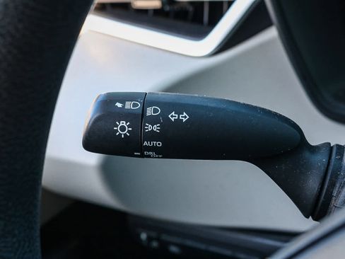 Used 2021 Toyota Corolla LE image 25