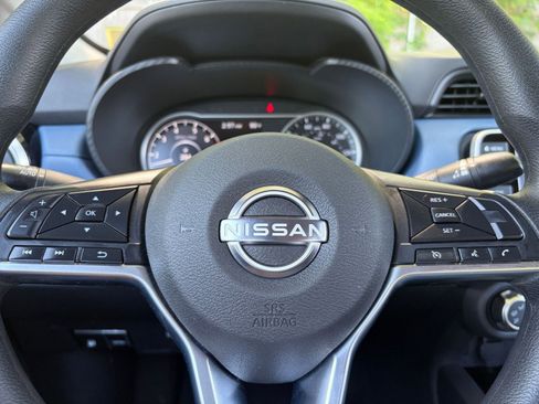 Used 2025 Nissan Versa SV FWD image 25