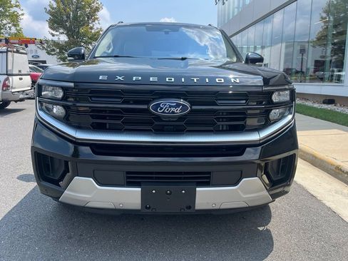 Used 2025 Ford Expedition Max Platinum AWD/4WD image 2
