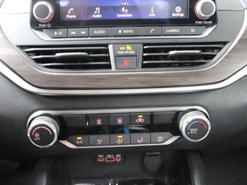 Used 2024 Nissan Altima 2.5 SV FWD image 18