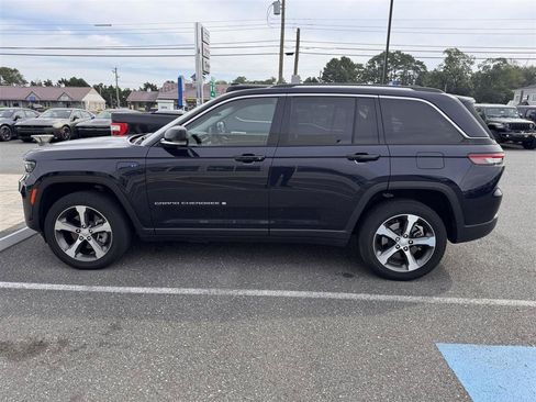 Used 2022 Jeep Grand Cherokee Limited 4xe w/ Luxury Tech Group II AWD/4WD image 11