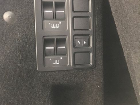 Used 2022 Land Rover Discovery S R-Dynamic image 30