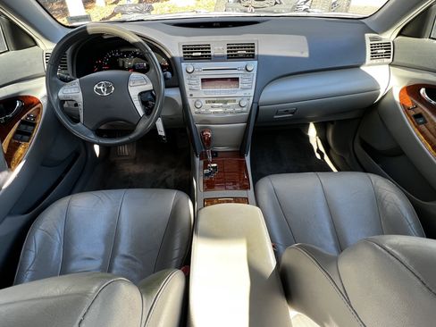 Used 2011 Toyota Camry XLE image 32