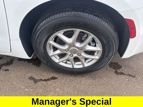 Used 2024 Chrysler Pacifica Touring-L FWD image 43