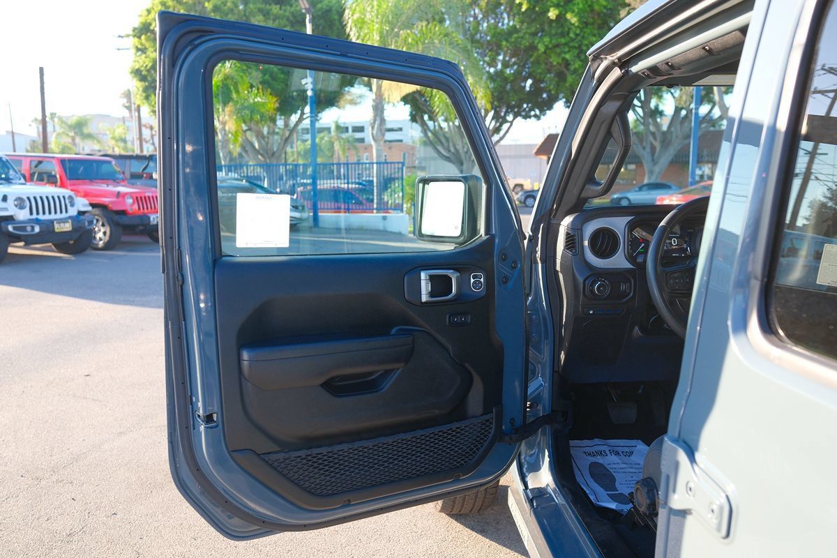 Used 2024 Jeep Wrangler Unlimited w/ Technology Group AWD/4WD image 11