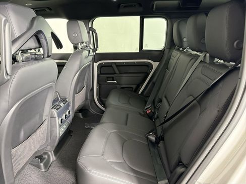 New 2026 Land Rover Defender 110 X-Dynamic SE image 26