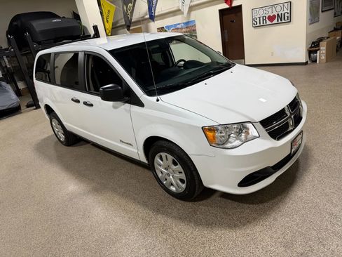 Used 2019 Dodge Grand Caravan SE image 14