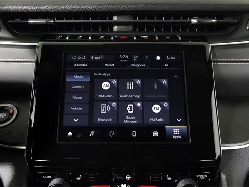 Used 2024 Jeep Grand Cherokee Altitude image 39