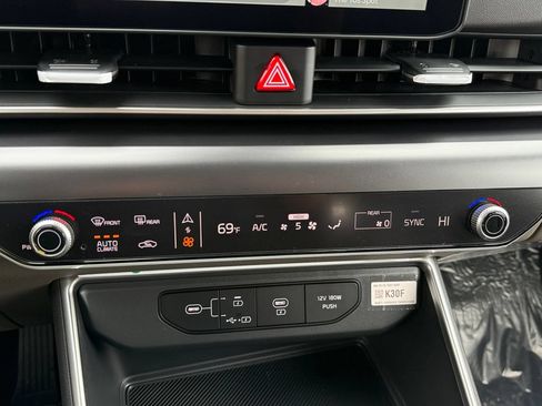 New 2026 Kia Carnival FWD image 17