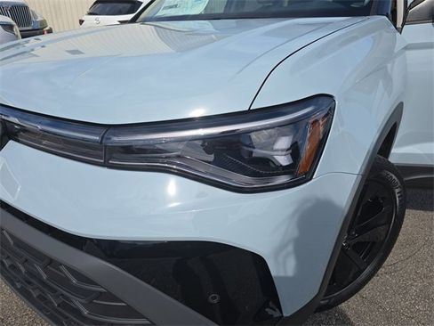New 2025 Volkswagen Taos SE image 32
