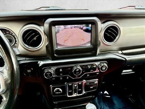 Used 2019 Jeep Wrangler Unlimited Sahara AWD/4WD image 17