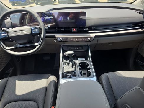 New 2027 Kia Carnival EX FWD image 13