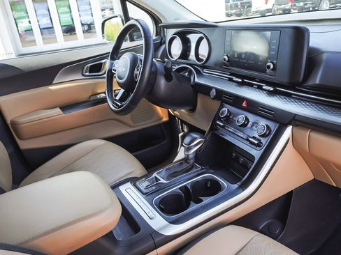 Used 2022 Kia Carnival LX FWD image 42