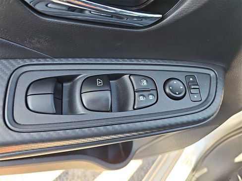 Used 2025 Nissan Versa SV w/ Trunk Package image 27