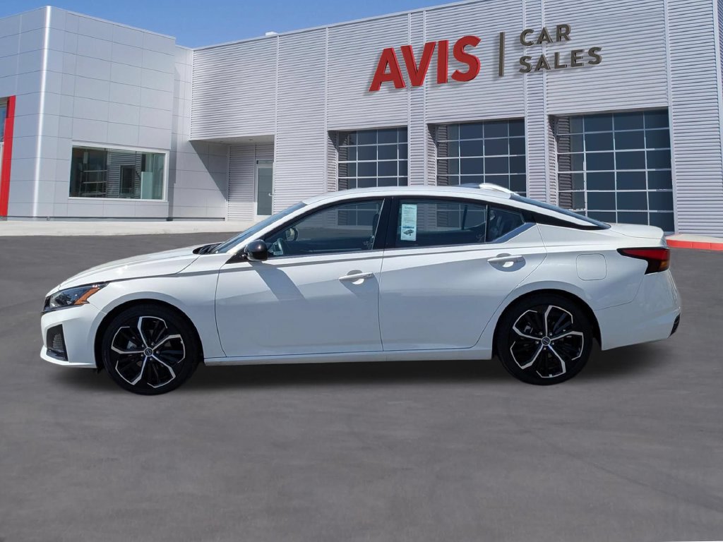 Used 2025 Nissan Altima 2.5 SR FWD image 10
