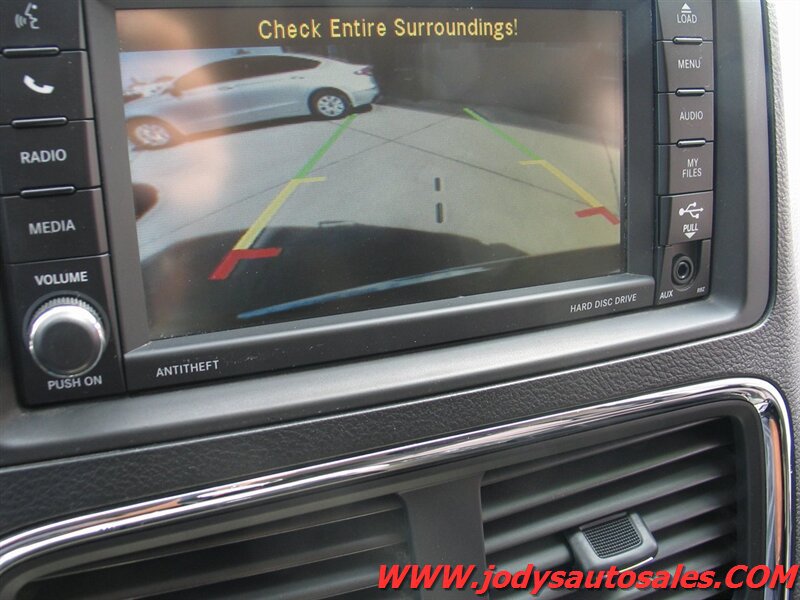 Used 2016 Dodge Grand Caravan SXT w/ Rear Park Assist Package FWD image 16