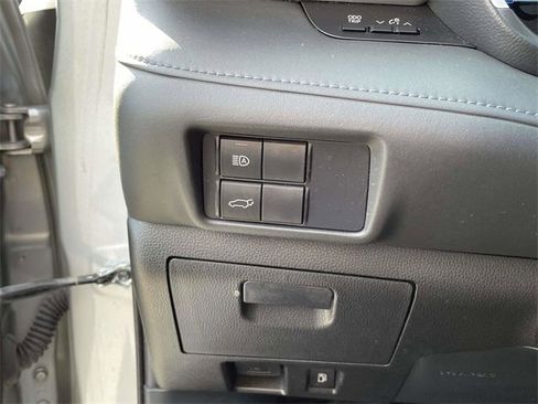 Used 2021 Toyota Highlander XLE image 22