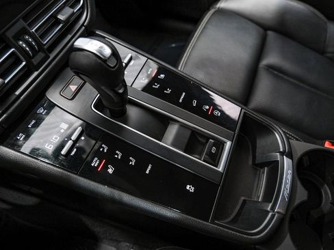 Used 2022 Porsche Macan image 22