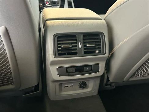 Certified 2025 Audi Q5 2.0T Premium image 19