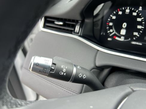 Certified 2022 Land Rover Range Rover Evoque SE image 19