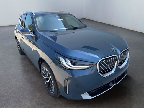 Used 2025 BMW X3 xDrive30i w/ Premium Package image 11