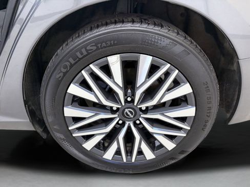Used 2024 Nissan Altima 2.5 SV FWD image 7