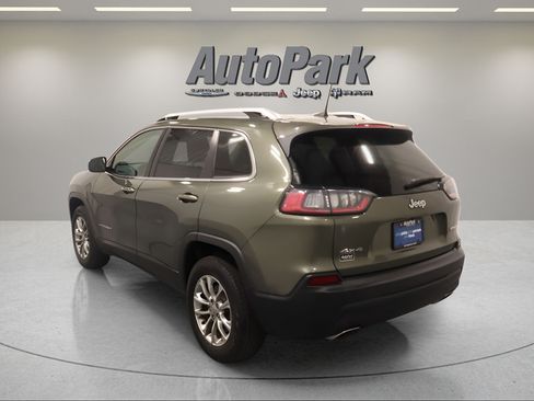 Used 2019 Jeep Cherokee Latitude Plus w/ Cold Weather Group AWD/4WD image 4
