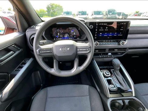 Used 2025 Chevrolet Colorado Trail Boss w/ Midnight Edition AWD/4WD image 5