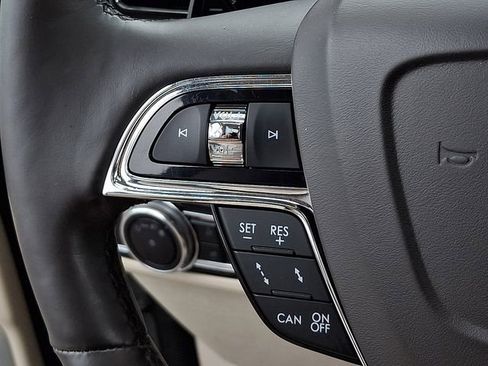 Used 2020 Lincoln Navigator L Reserve w/ Luxury Package AWD/4WD image 22