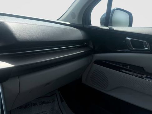 Used 2023 Kia Carnival EX FWD image 24