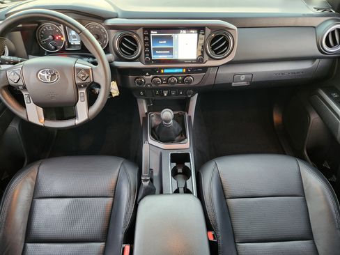 Used 2022 Toyota Tacoma TRD Sport image 35