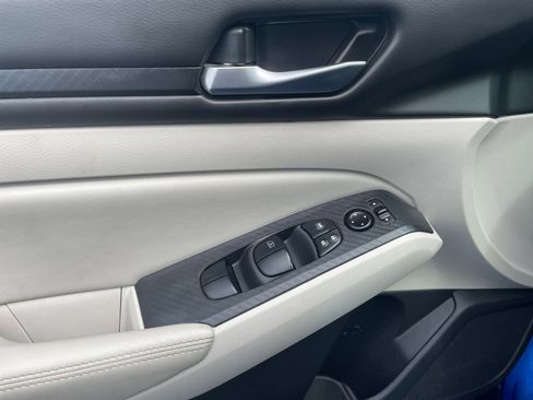 Used 2025 Nissan Altima 2.5 SV image 18