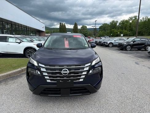 Used 2025 Nissan Rogue SV AWD/4WD image 2