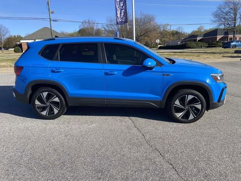 Certified 2024 Volkswagen Taos SE AWD/4WD image 2