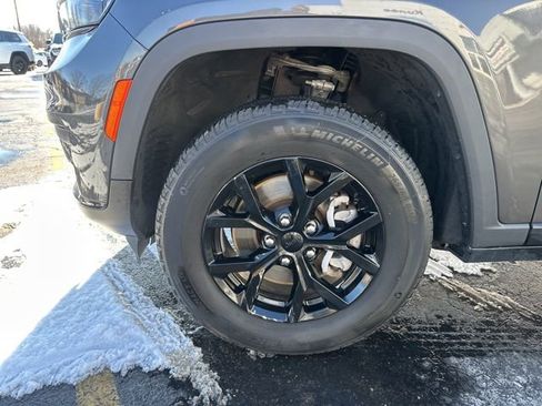 Used 2024 Jeep Grand Cherokee L Laredo image 22