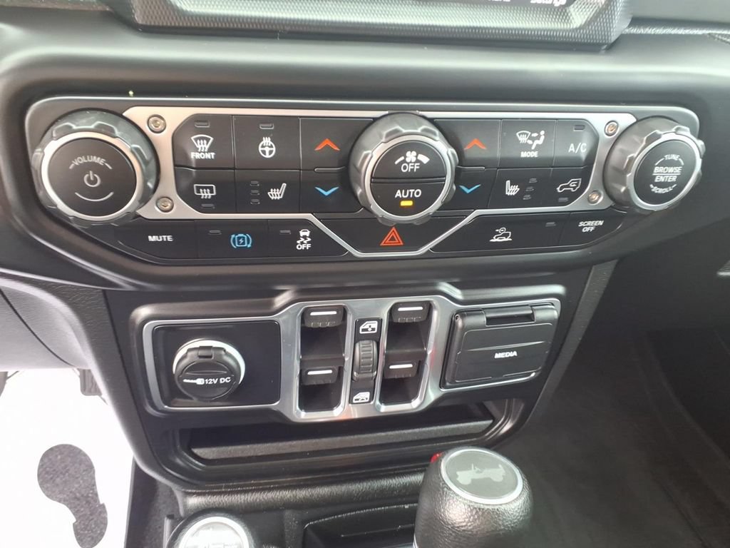 Used 2023 Jeep Wrangler Unlimited w/ Dual Top Group AWD/4WD image 13