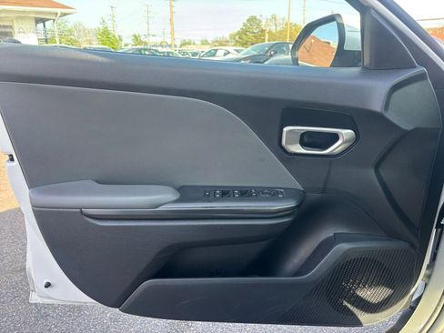 Used 2025 Kia K4 LXS image 18