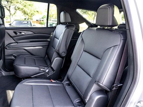 Used 2026 Chevrolet Traverse LT image 25