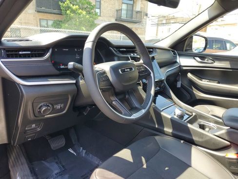 Certified 2025 Jeep Grand Cherokee L Altitude AWD/4WD image 17