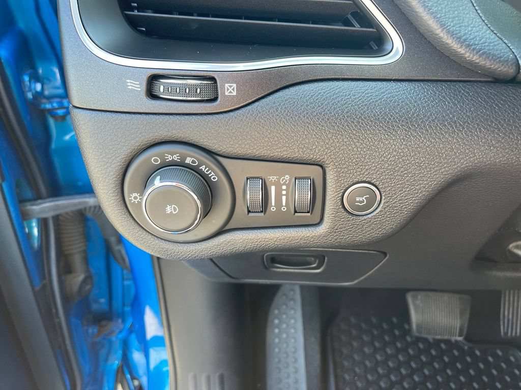 Used 2020 Jeep Cherokee Trailhawk w/ Comfort/Convenience Group AWD/4WD image 18