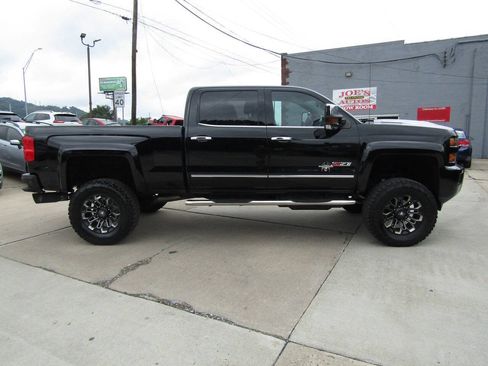 Used 2019 Chevrolet Silverado 2500 LTZ w/ Duramax Plus Package AWD/4WD image 7