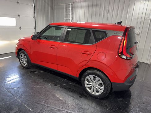Used 2020 Kia Soul LX FWD image 2