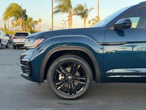 Used 2022 Volkswagen Atlas Cross Sport SEL R-Line AWD/4WD image 25