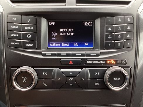 Used 2019 Ford Explorer XLT image 5