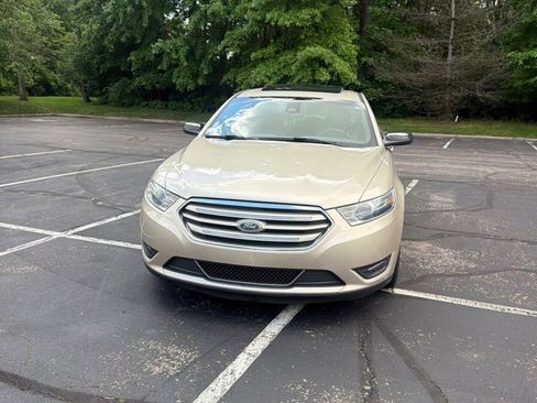 Used 2017 Ford Taurus Limited FWD image 9