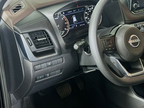 Used 2023 Nissan Rogue SV FWD image 17
