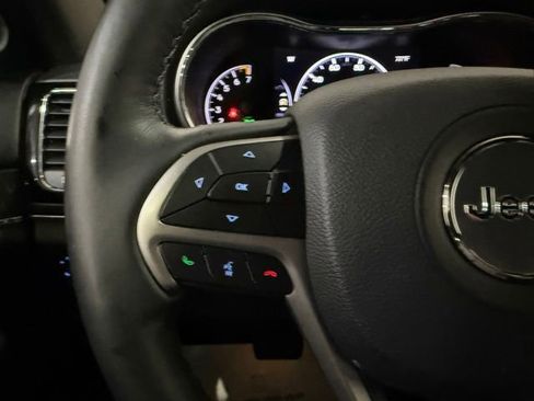 Used 2019 Jeep Grand Cherokee Overland AWD/4WD image 14