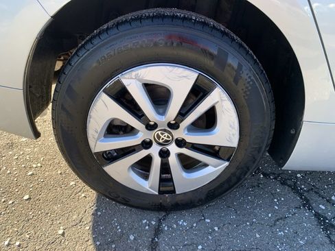 Used 2016 Toyota Prius Two image 24